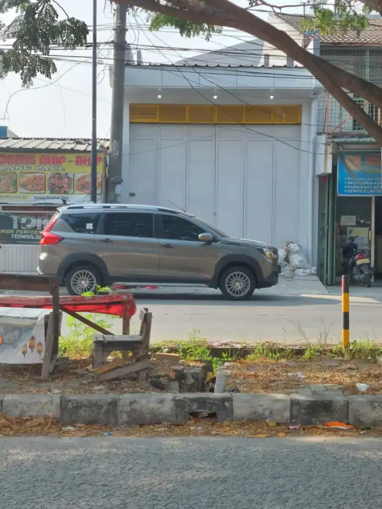 Ruko di jalan pejuang Bekasi Utara ( ynl)