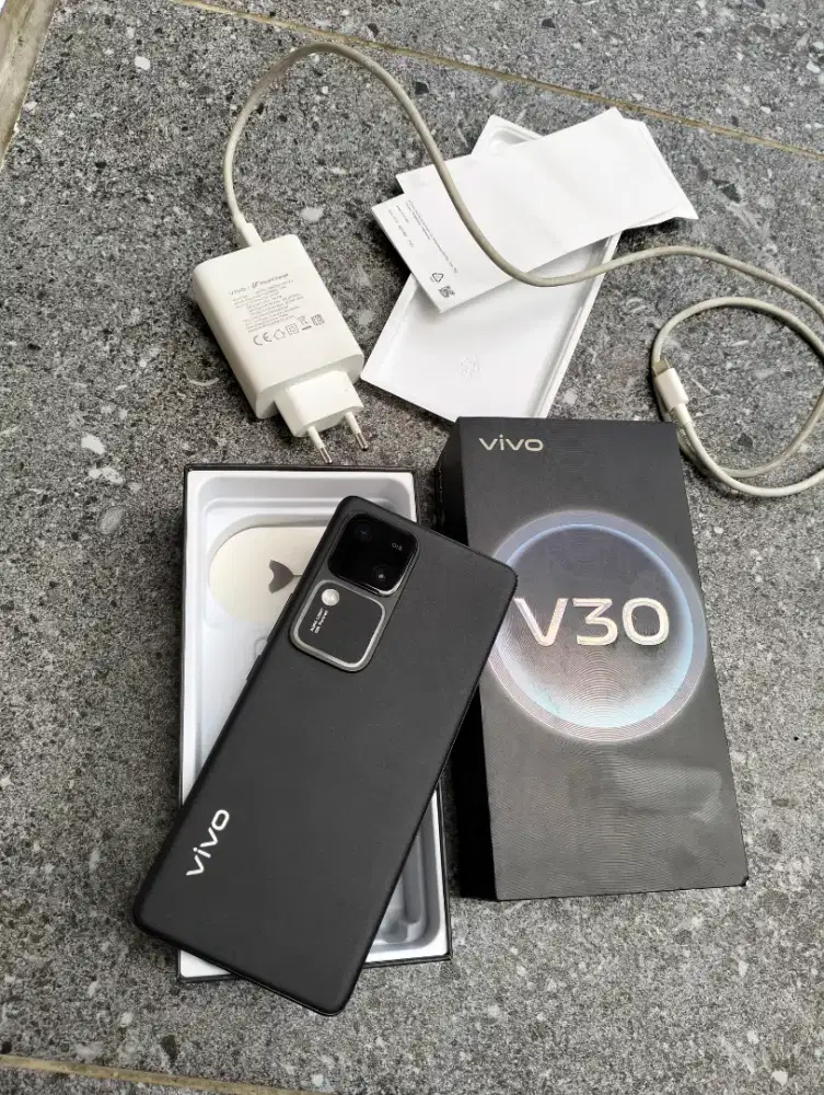 Vivo V30 8+8/256GB Layar Edge Camera Super