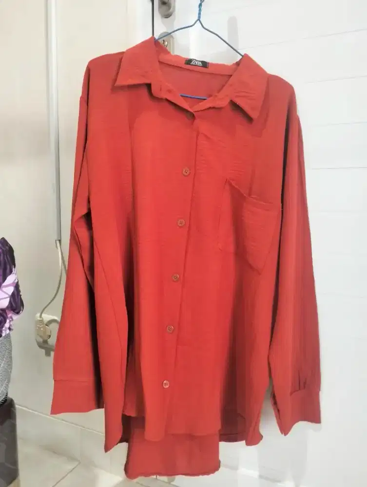 Blouse warna merah bata