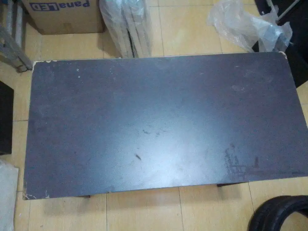 Meja Lipat HPL uk 80x74 tinggi minus body dikit tapi kokoh besi