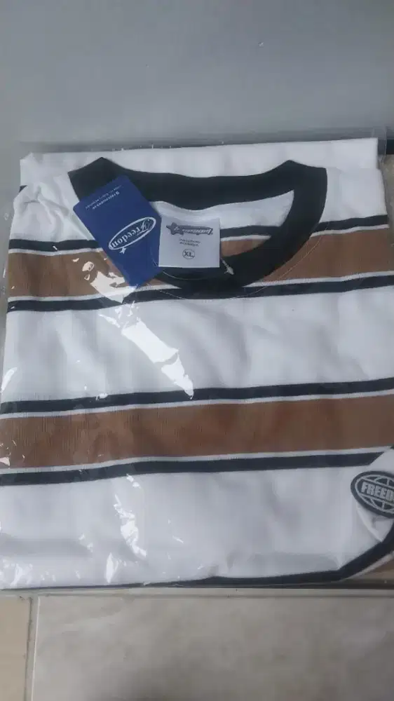 Kaos salur distro