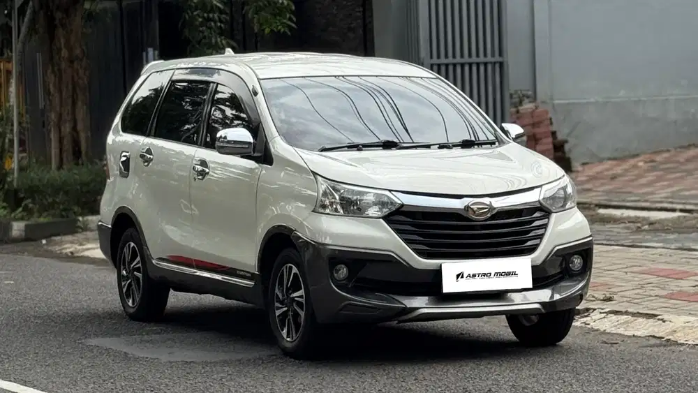 XENIA R 2019 / 2018 Manual Bagus Murah Kredit bekas Surabaya Lengkap