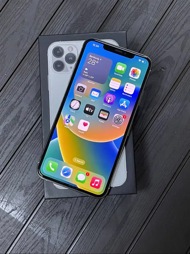 iPhone 11 Pro Max 256gb Silver Sinyal Permanen Pemakaian Lama Fullset