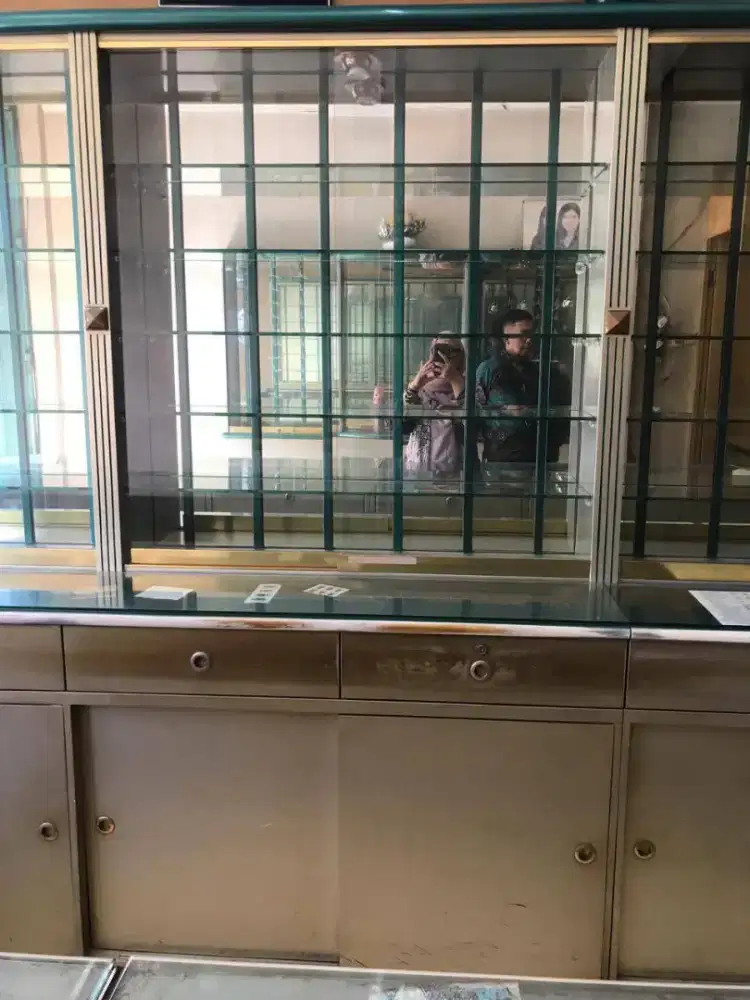 Jual etalase bekas optik