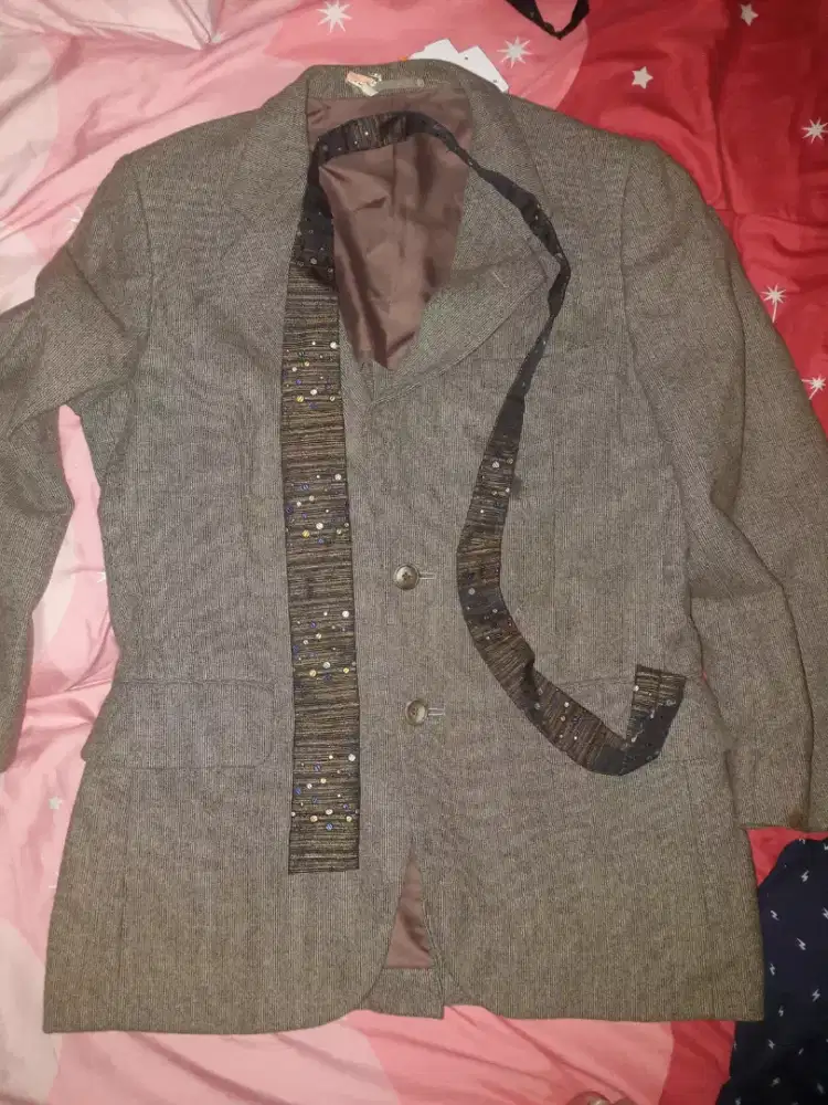 Jas satu set dasi brand F&O