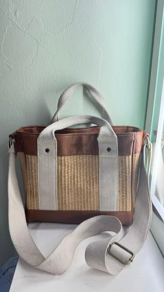 Preloved Rip Curl Premium Straw Mini Handbag