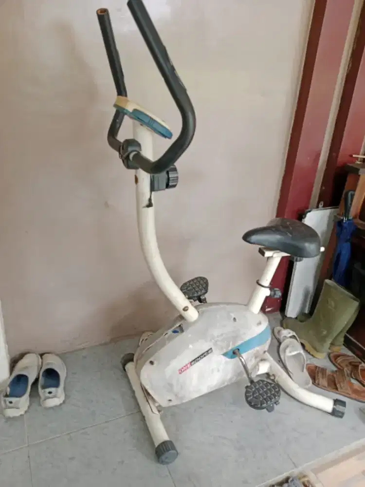 Sepeda berhenti anyun kaki