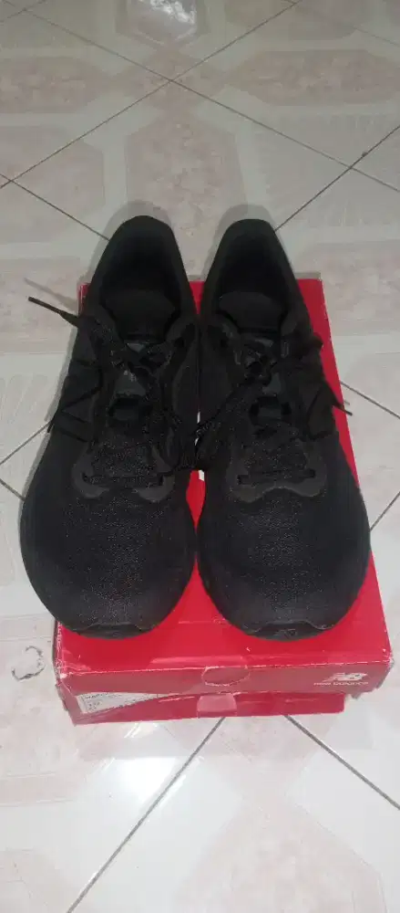 New balance sepatu olahraga size 44