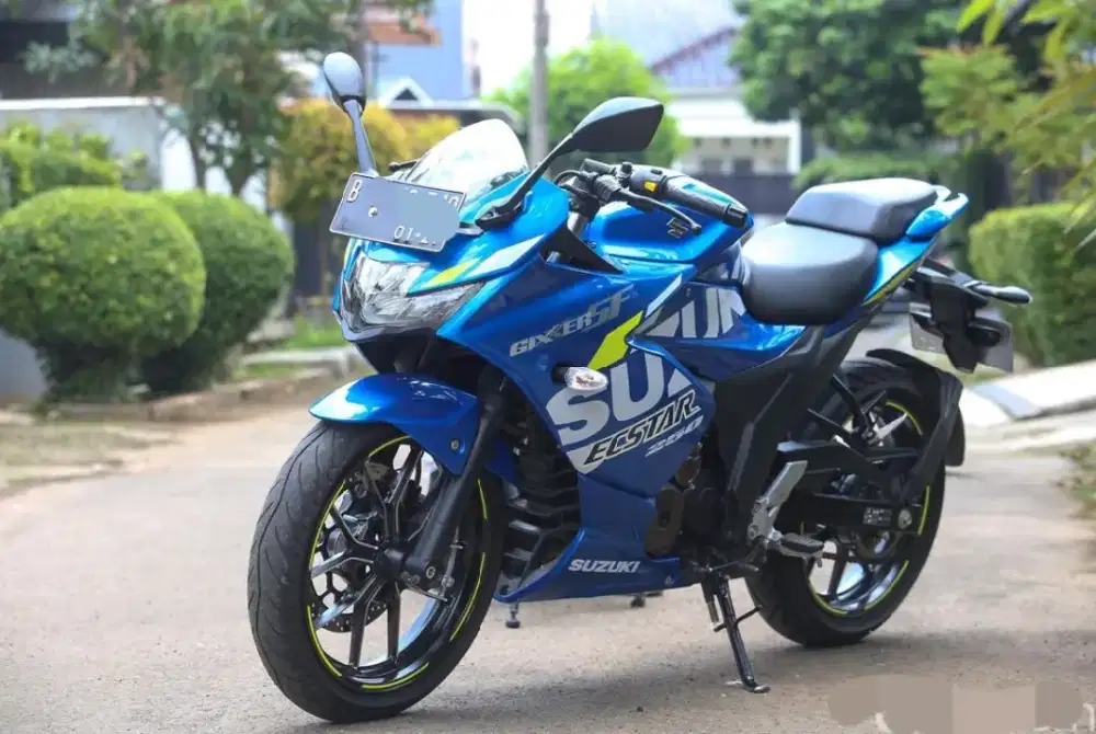 Suzuki Gixxer 250 Thn 2024 Km 700 perak