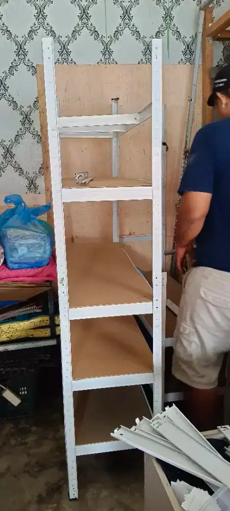 Rak baju laundry atau rak buku