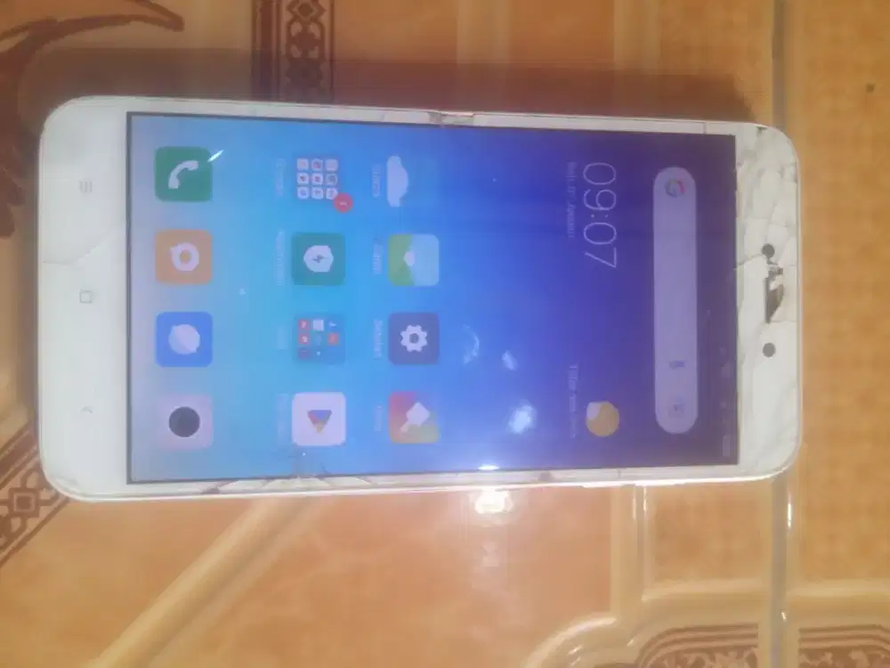 Jual aja hp redmi 5A, ram 2/16.Minus sesuai foto. Pakean aja