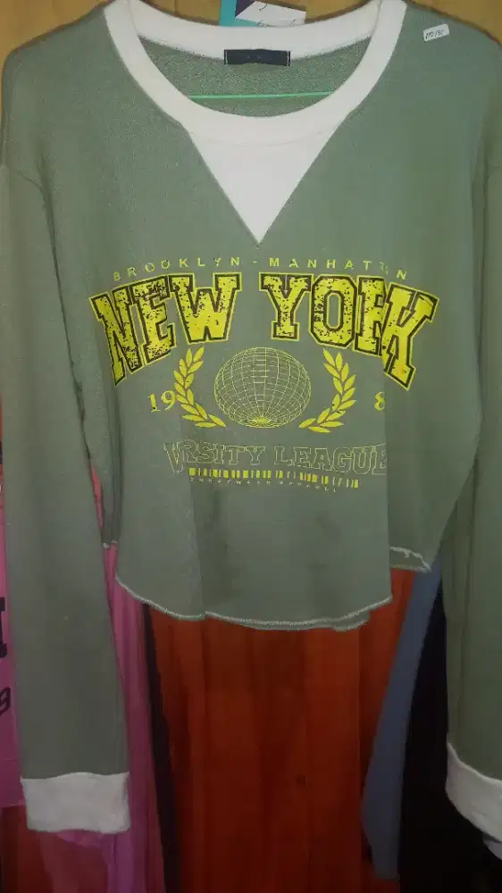 Crewneck Crop depan sablon