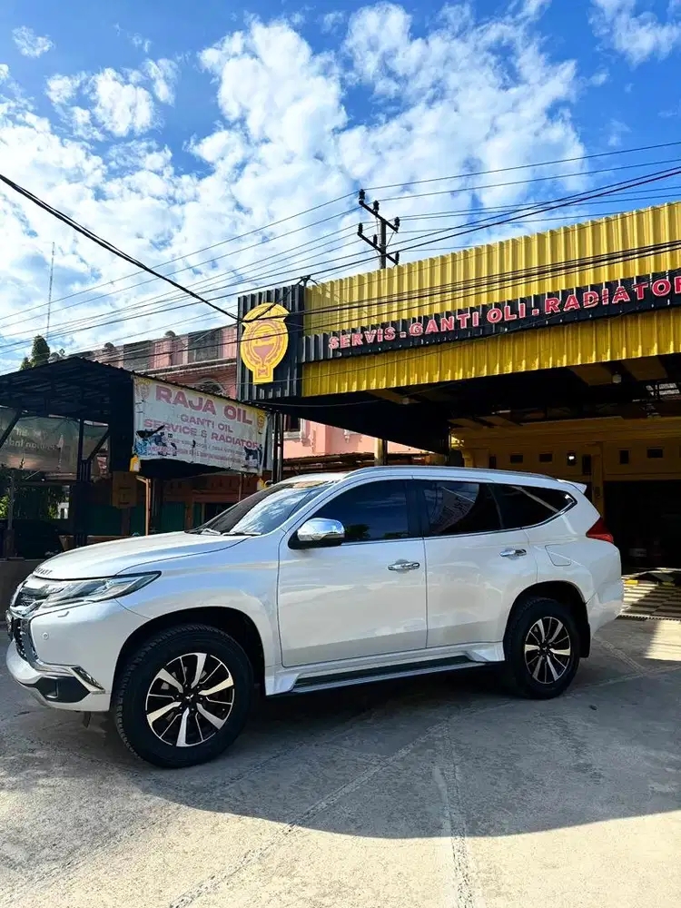 DI JUAL PAJERO SPORT DAKAR 2018 PUTIH