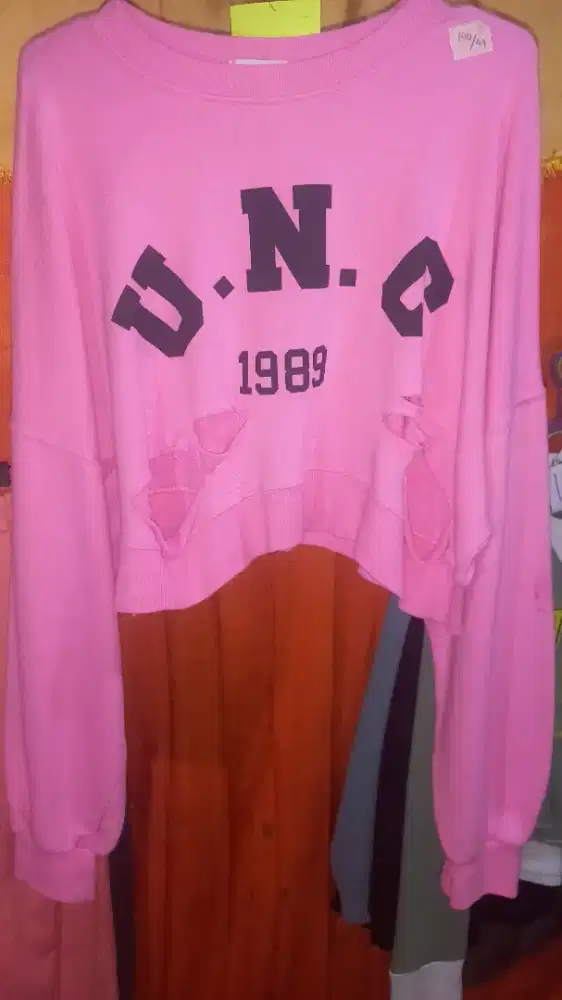 Crewneck Crop ripped/model sobek