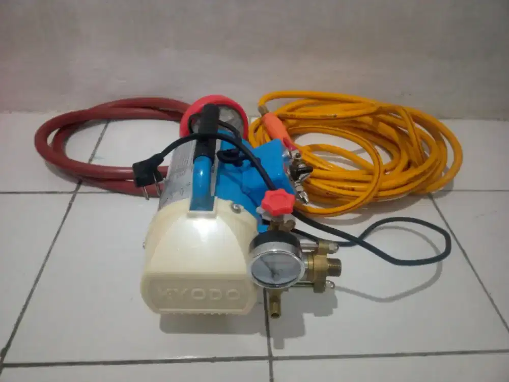 Mesin pembersih AC dan steam.