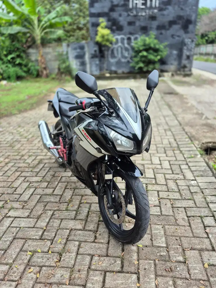 Dijual Honda CBR 150R k45 tahun 2014 surat lengkap
