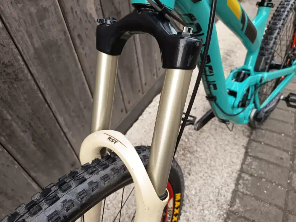 Sepeda Downhill Polygon Collosus DHX