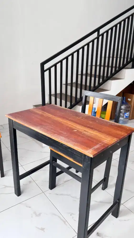 meja dan kursi kayu