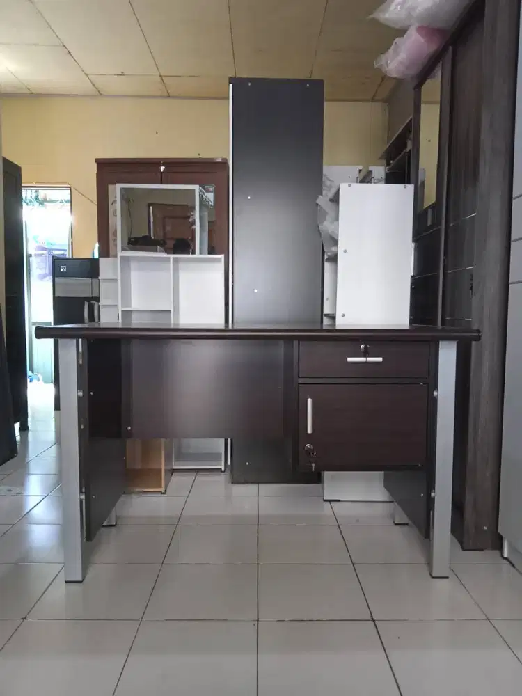 SALE MEJA KERJA KAKI BESI