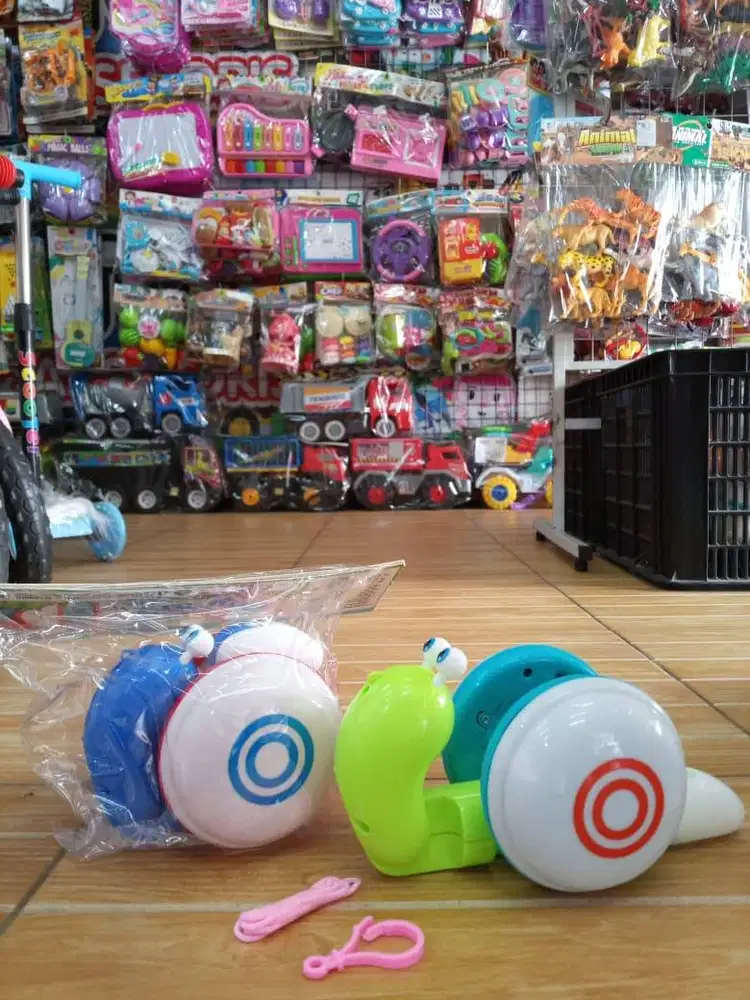 mainan anak siput goyang baterai