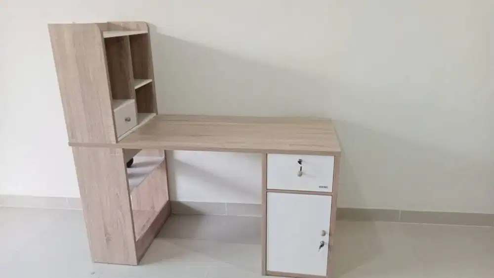 SALE MEJA BELAJAR LEMARI