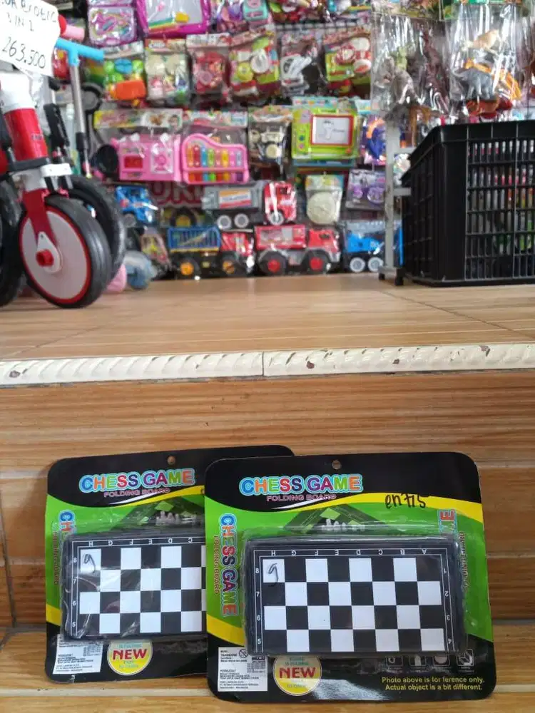 mainan anak catur magnet