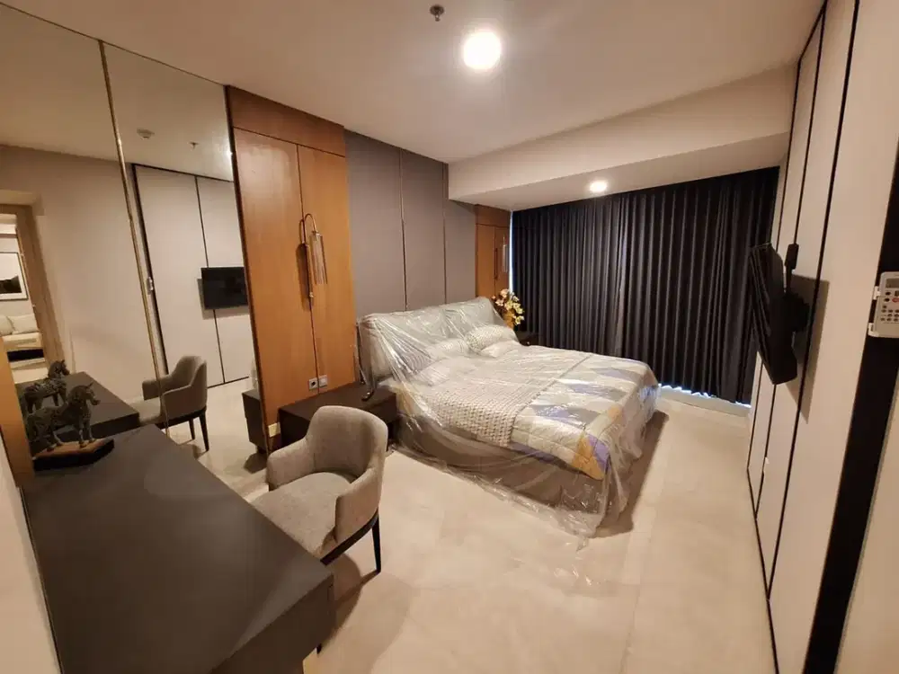 DISEWAKAN APARTEMEN MEWAH ONE ICON 2BR FULL FURNISHED  DIATAS TUNJUNGAN PLAZA  TENGAH KOTA