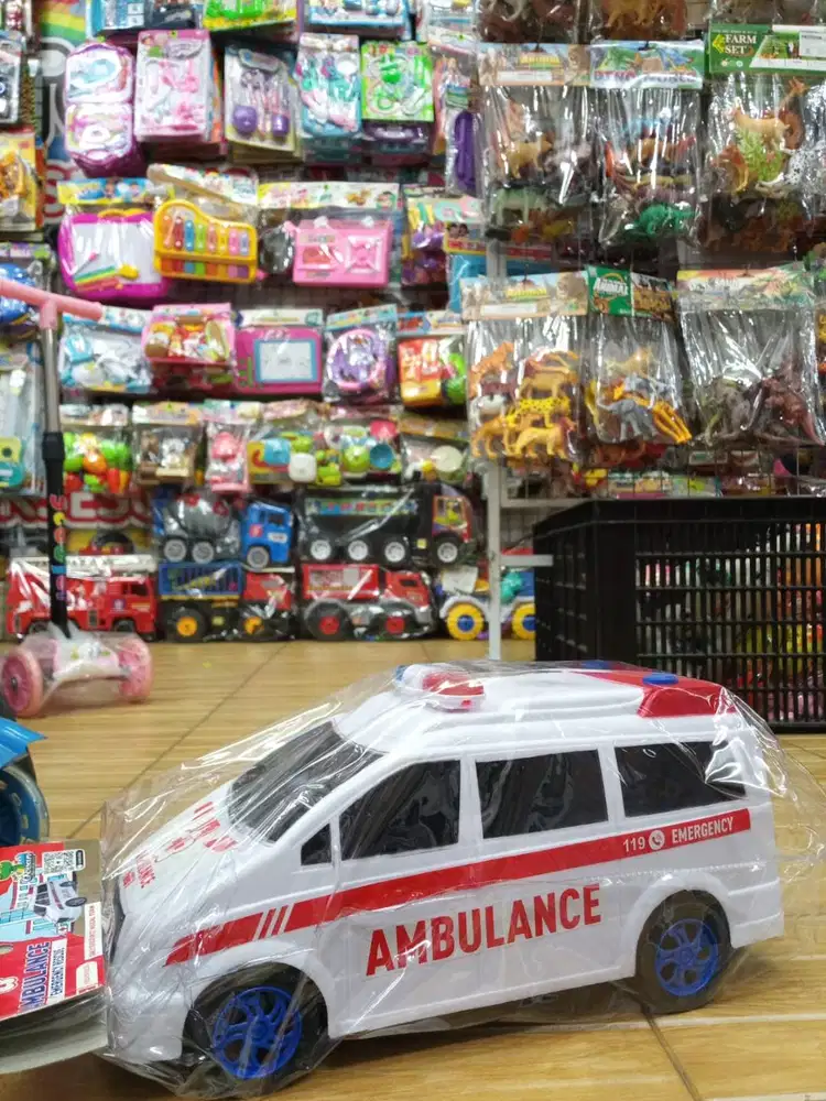mainan anak mobil ambulan jumbo