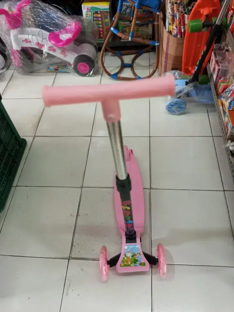 Mainan Anak Scooter Roda 3 lampu