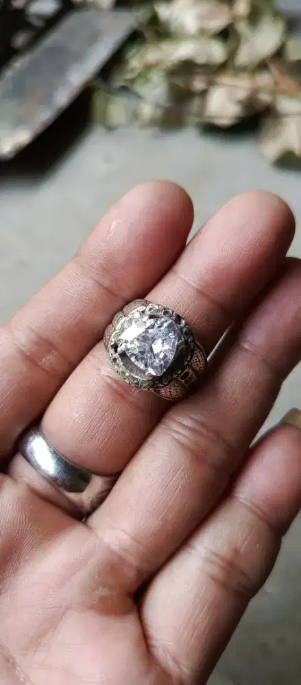 Batu berkilau gak tau jenisnya ring perak tebal jadul kuno dan antik