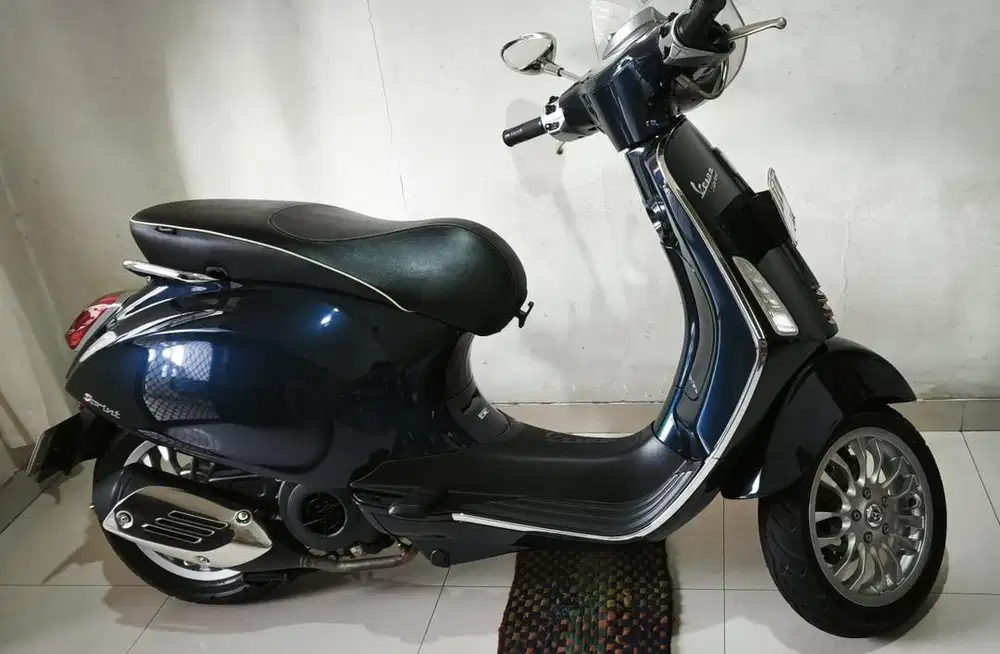 Dijual Vespa Sprint 3v 2016 LOW KM
