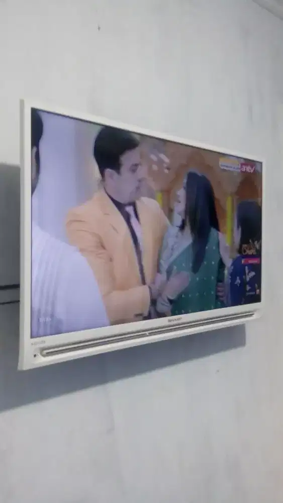 tv analok sharp 32 in kondisi normal no minus