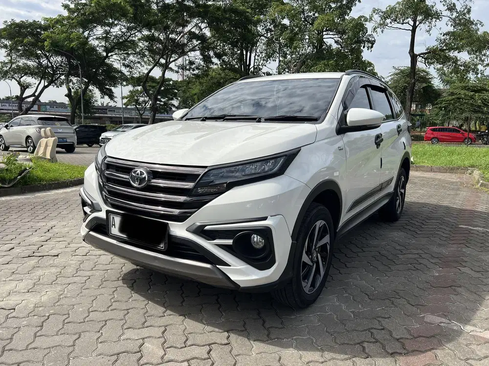 (KM 6.500) Toyota Rush S GR Manual 2023 Putih Antik seperti baru
