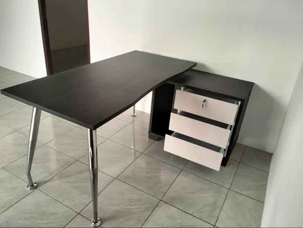 SALE MEJA L SIANTANO