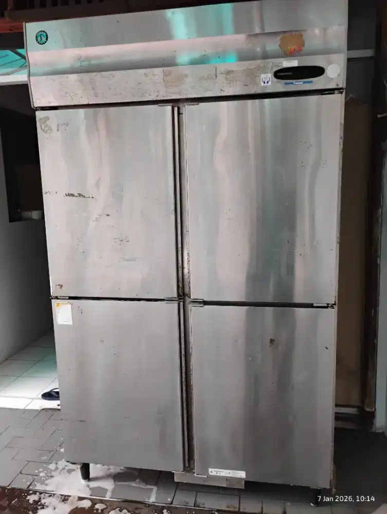 Dijual freezer standing hoshiaki 4 pintu