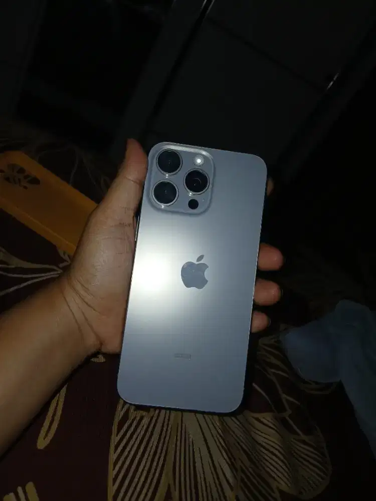 Iphone 15 pm titanium 256 gb  pemakaian cewek tangan pertama.
