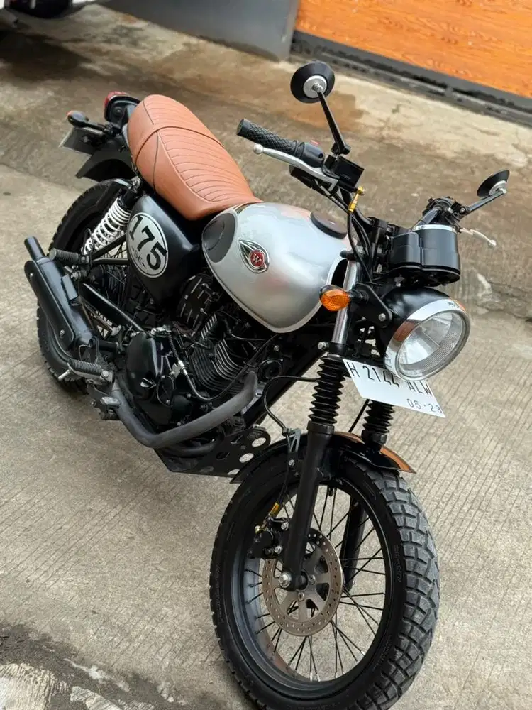 W175 2018 plat h semarang km 3000