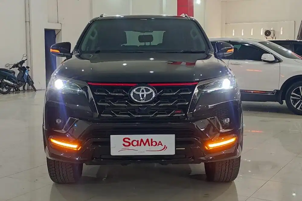 TOYOTA FORTUNER VRZ TRD 2.4 DIESEL AT 2021..HITAM PAJAK JUNI 2026