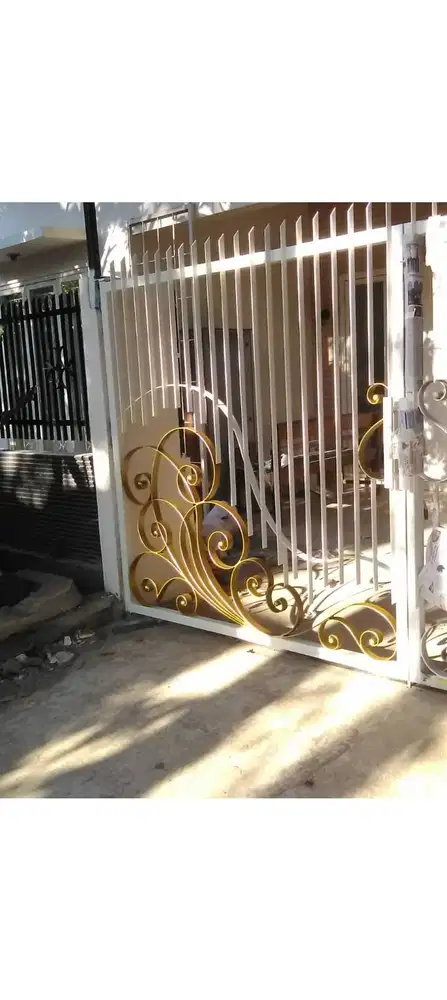 Pagar, kanopi, balkon, tangga putar