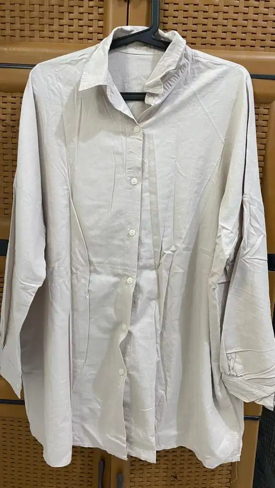 Preloved Kemeja Jumbo Wanita LD 120 Warna Beige