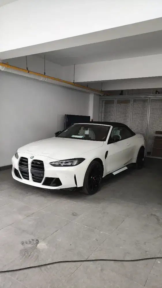 BMW M4 Convertible Competition M xDrive Alpine White