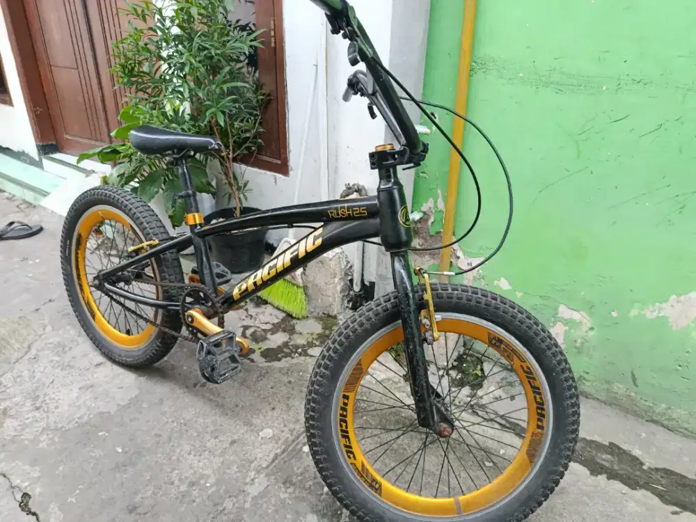 Sepeda bmx merk Pacific Rush 25