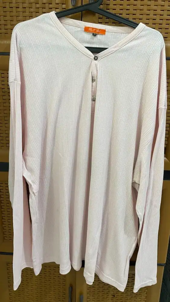 Preloved Kaos Rajut Jumbo Oversize Wanita LD 150 warna Soft Pink