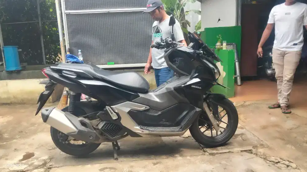 Honda adv 160 tangan pertama
