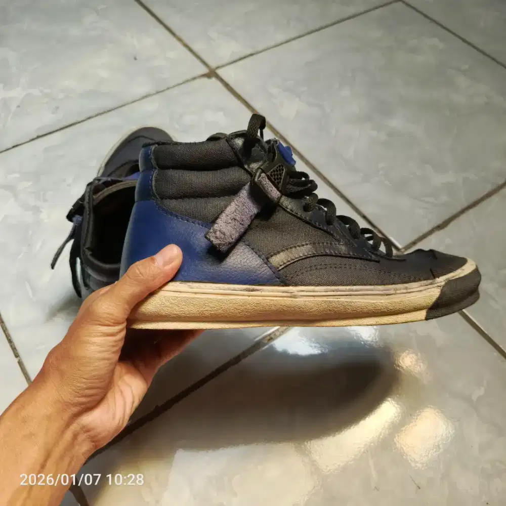 Sepatu Pria kece Lossing Grip size 42 like