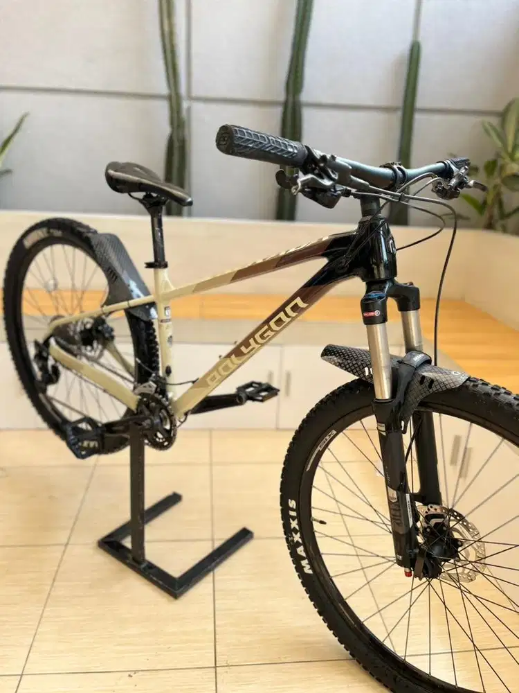 Polygon Xtrada 6  Grupset Shimano Deore 2x11