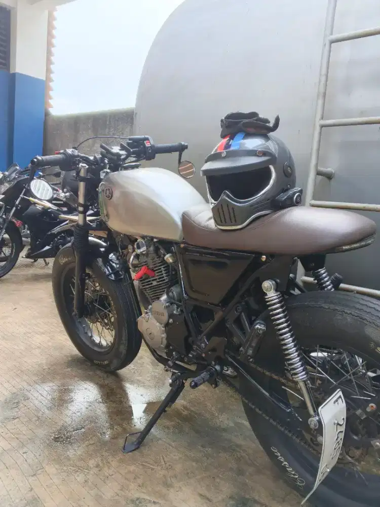 Motor custom cafe racer || brat cafe