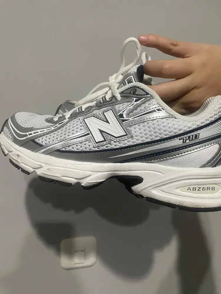New Balance 740