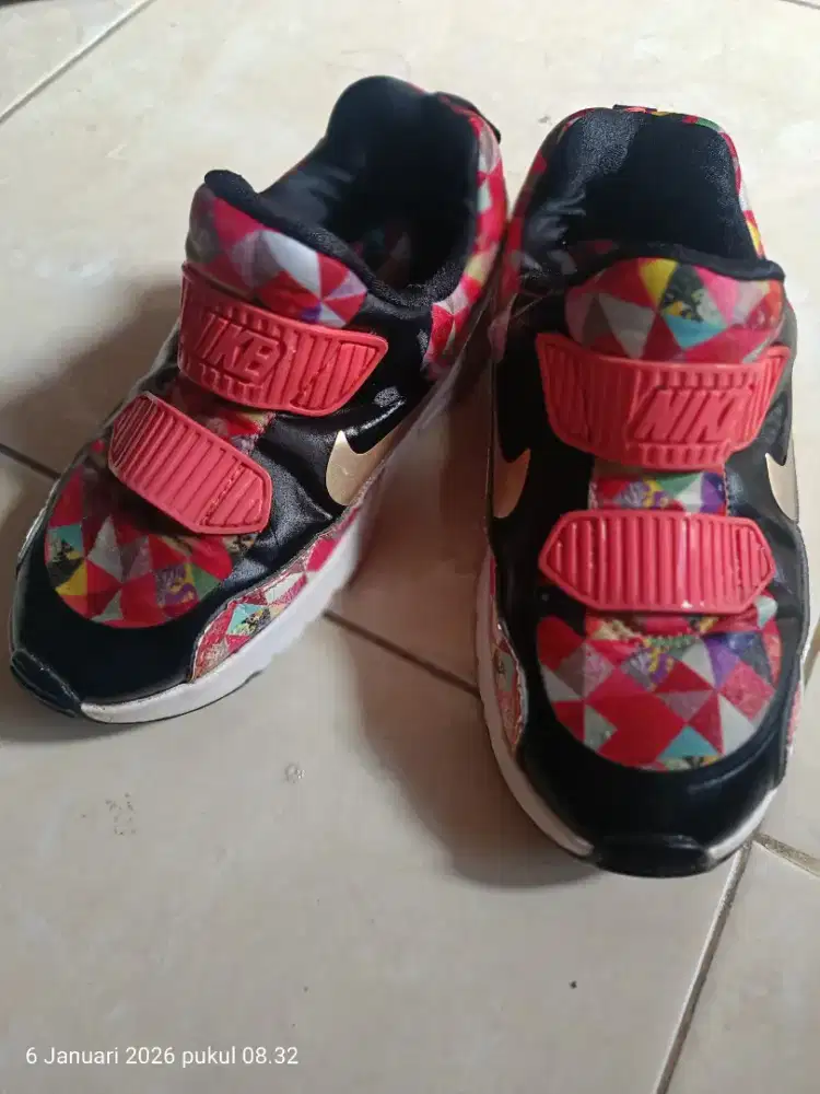 Sepatu preloved anak NIKE