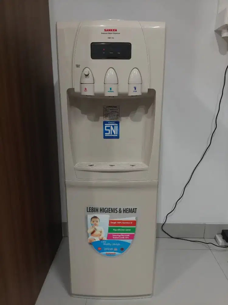 Dispenser merek SANKEN.